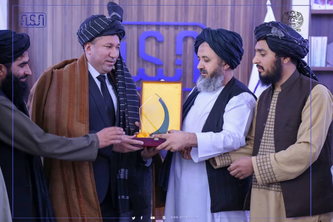 الحاج ملا فیض الله تمیم د سټنډرډ ملي ادارې عمومی رئیس د ترکمنستان له سفیر اویزوف سره ولیدل